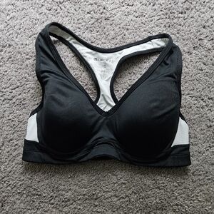 ⭐️4/$10-Black and White Sports Bra